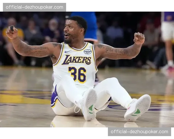 湖人斯玛特右脚踝酸痛困扰 背靠背比赛出战可能性低 湖人斯玛特右脚踝酸痛困扰 背靠背比赛出战可能性低